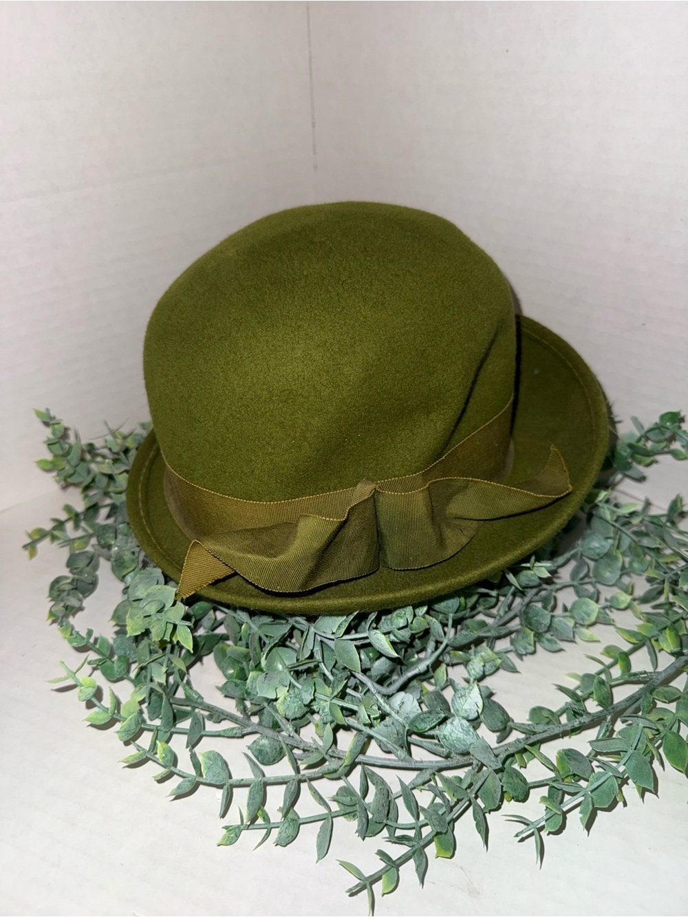 Vintage Olive Green Wool Cloche Bow 1950s Maxine Hats Ritz
Henry Pollak NY